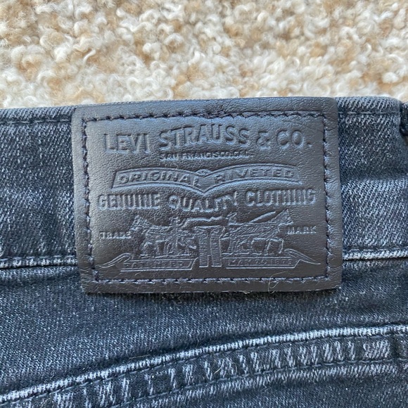 Levi’s high waisted straight black jeans - Picture 3 of 4